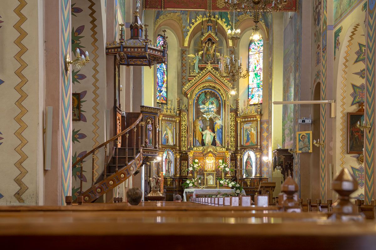 Widok na Zakopane z Gubałówki Ołtarz w Kościele na Krupówkach
